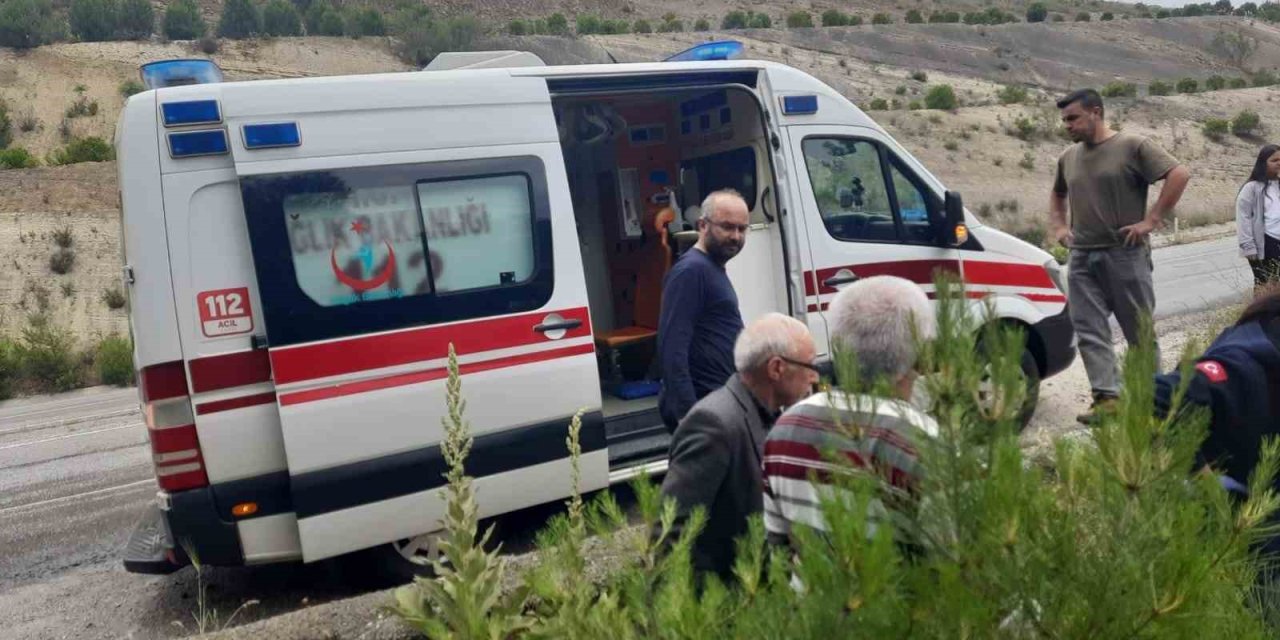 Karşı şeride geçip şarampole uçan otomobili sürücüsü yaralandı