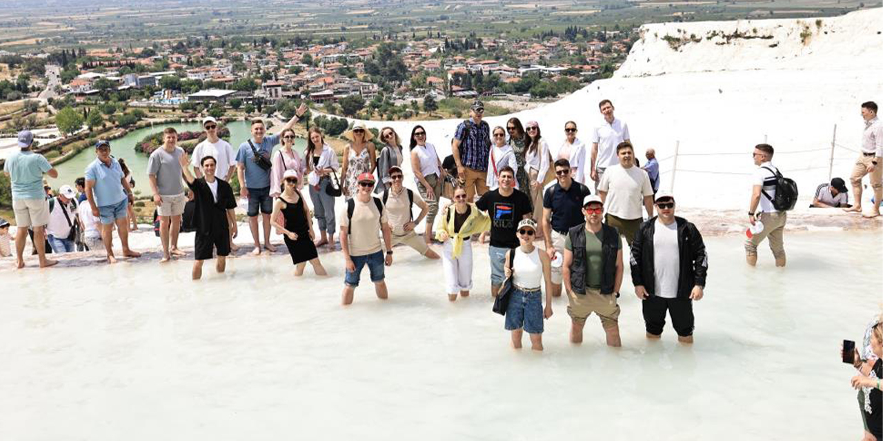 Kızıl Ordu Korosu’ndan Pamukkale’ye tam not
