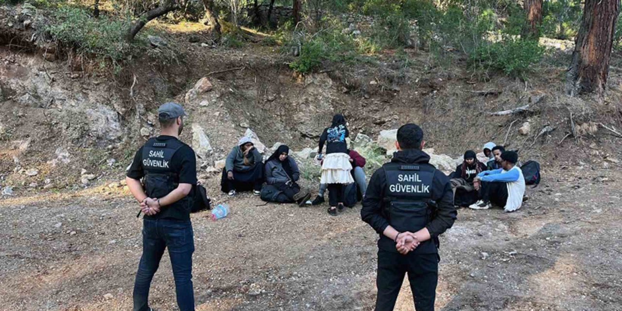 Fethiye Kayaköy’de 1’i çocuk 10 düzensiz göçmen yakalandı