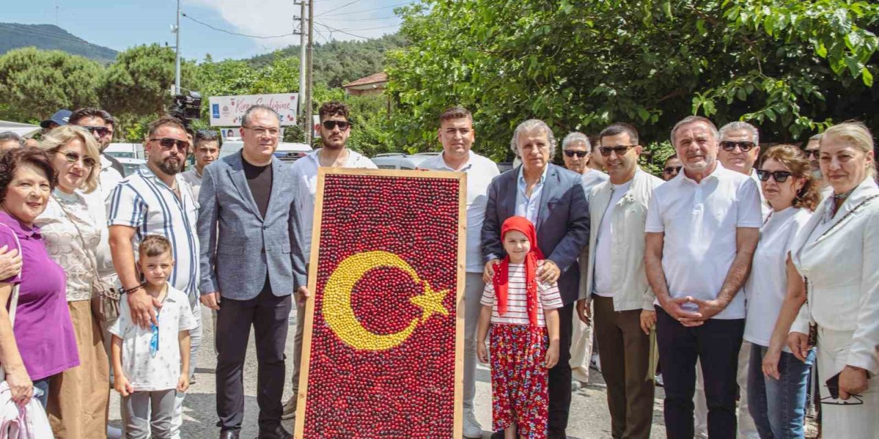 Kuşadası’nda kiraz şenliği coşkusu
