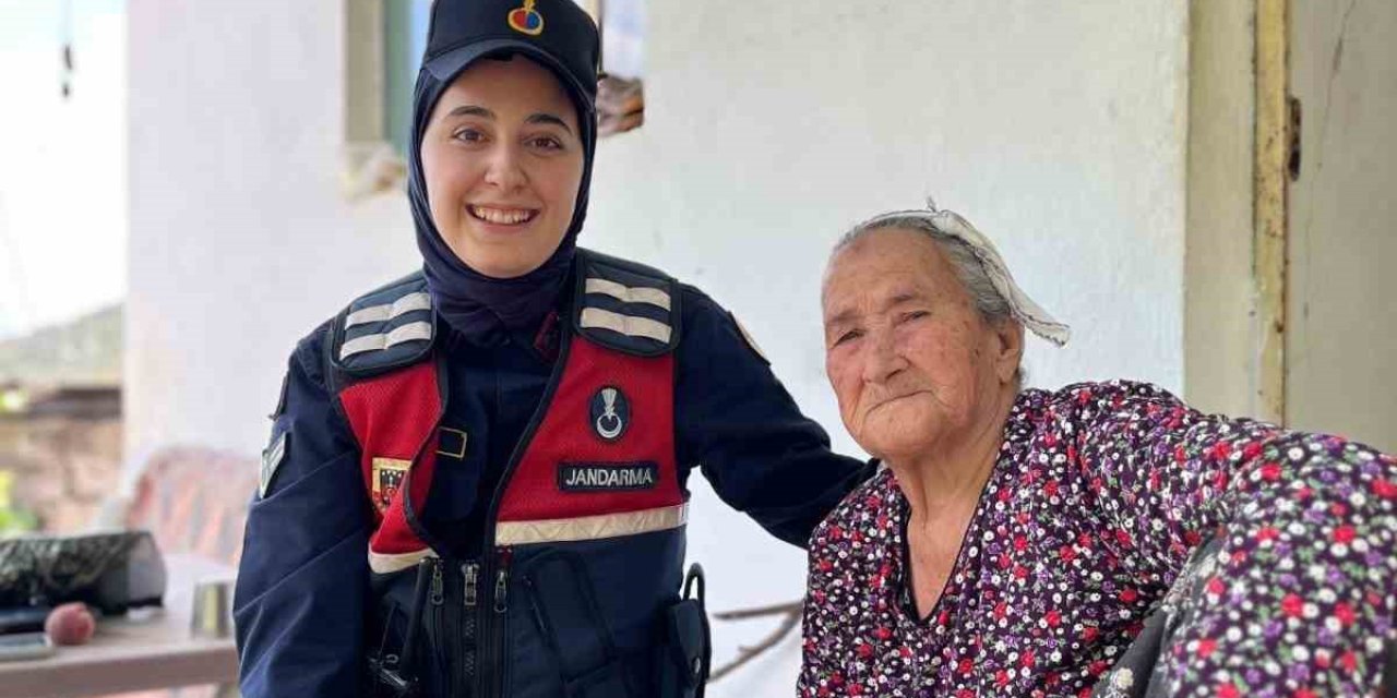 Jandarma yaşlı çınarları unutmadı