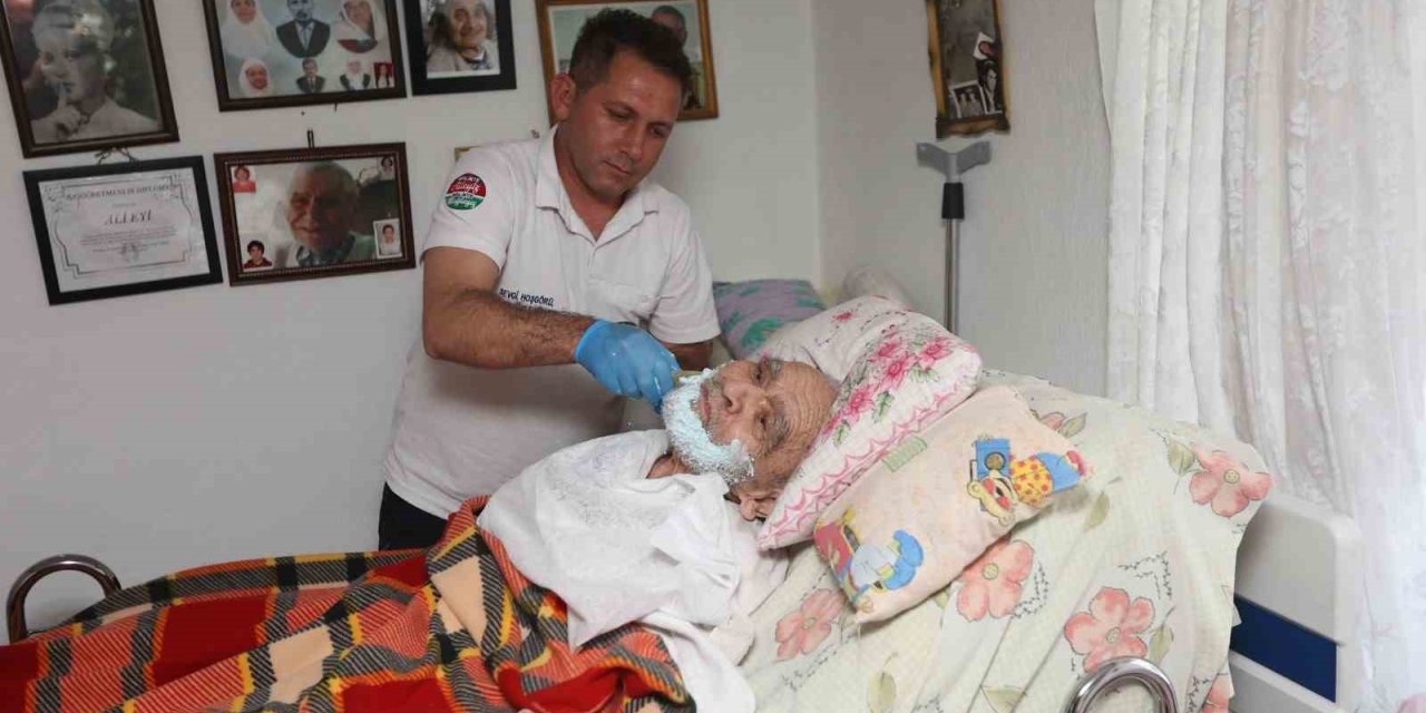 Muğla Büyükşehir Belediyesi’nin evde bakım hizmetiyle bayram sevinci kapıya geldi