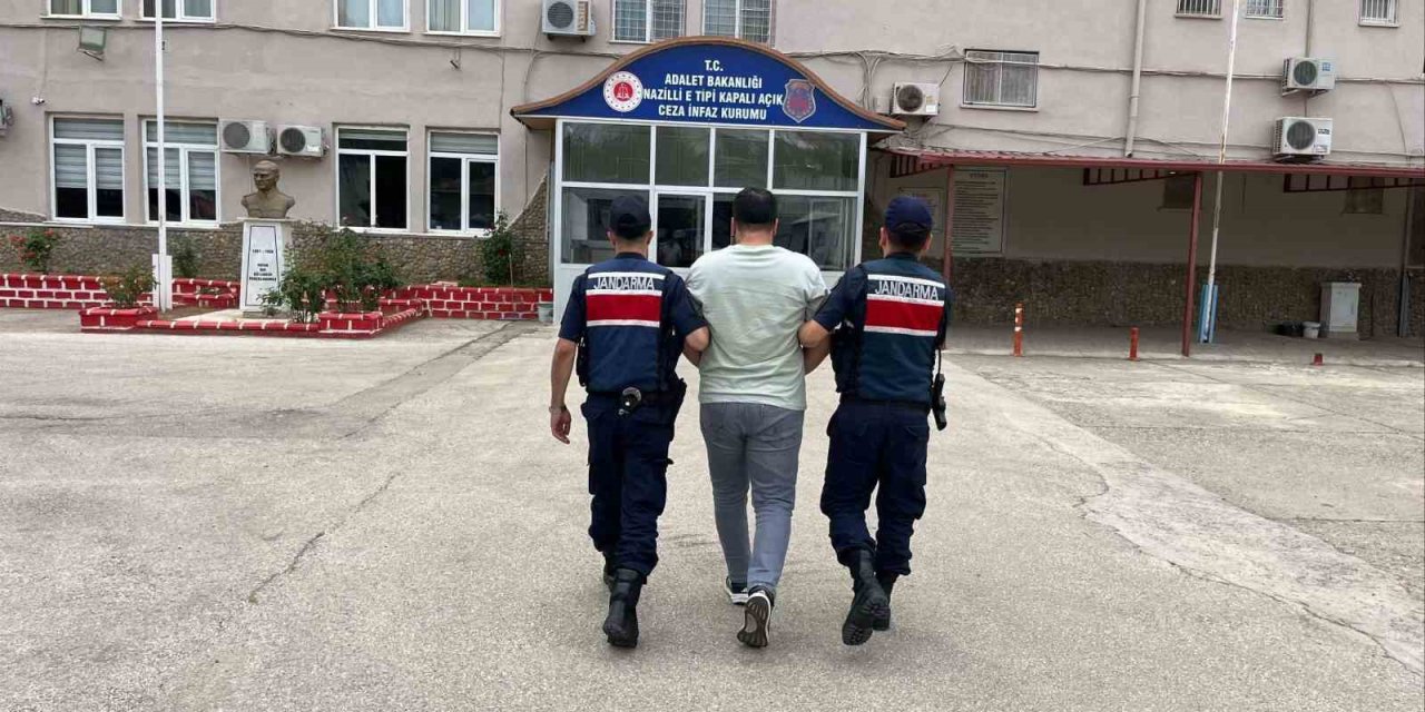 Aranan şahıslar jandarmadan kaçamadı