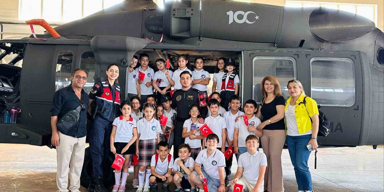 Jandarma, minik öğrencileri ağırladı