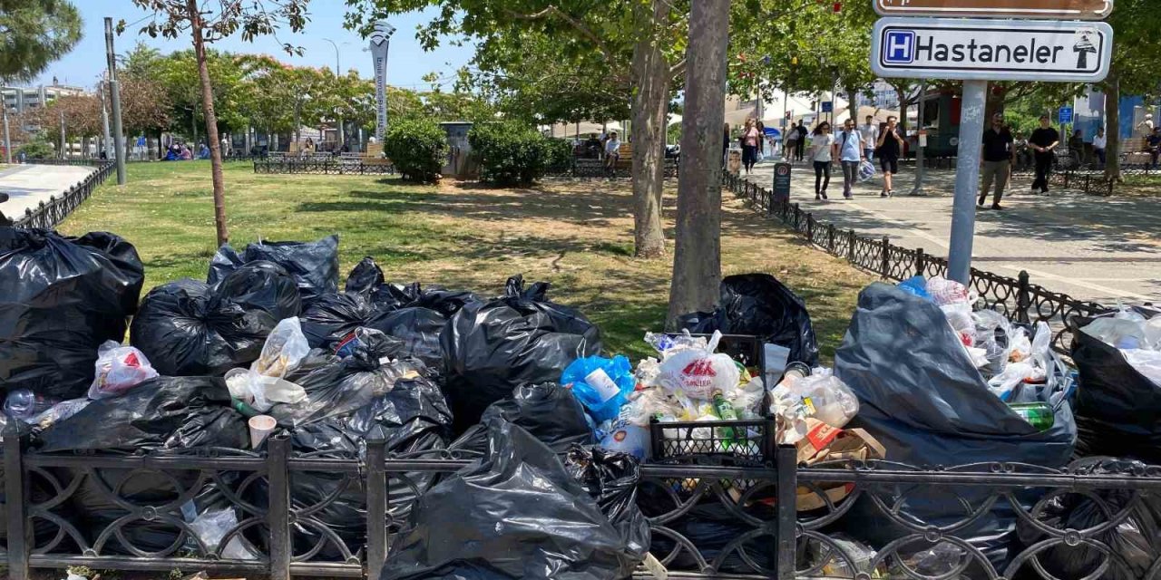 İşçilerin grevi, İzmir’in çöp çilesi devam ediyor