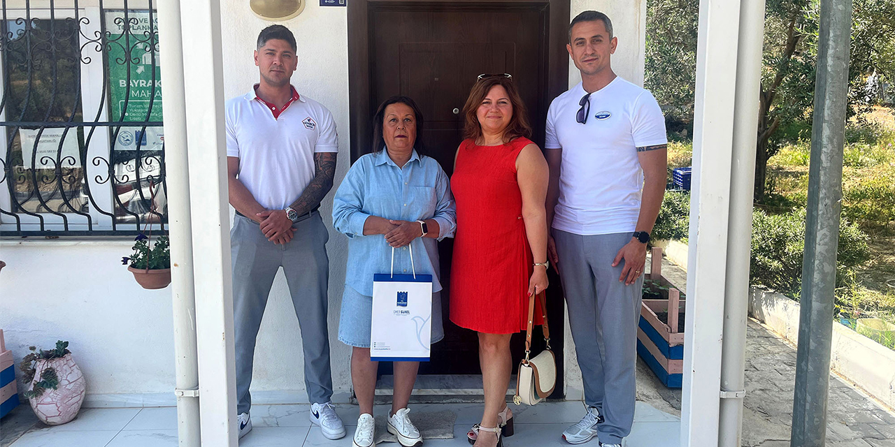 Kuşadası Belediyesi’nden muhtarlara bayram ziyareti