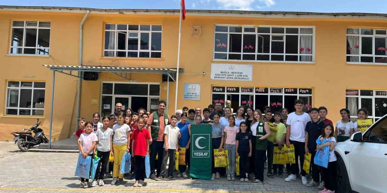 Üniversite öğrencilerinden köy okuluna anlamlı destek