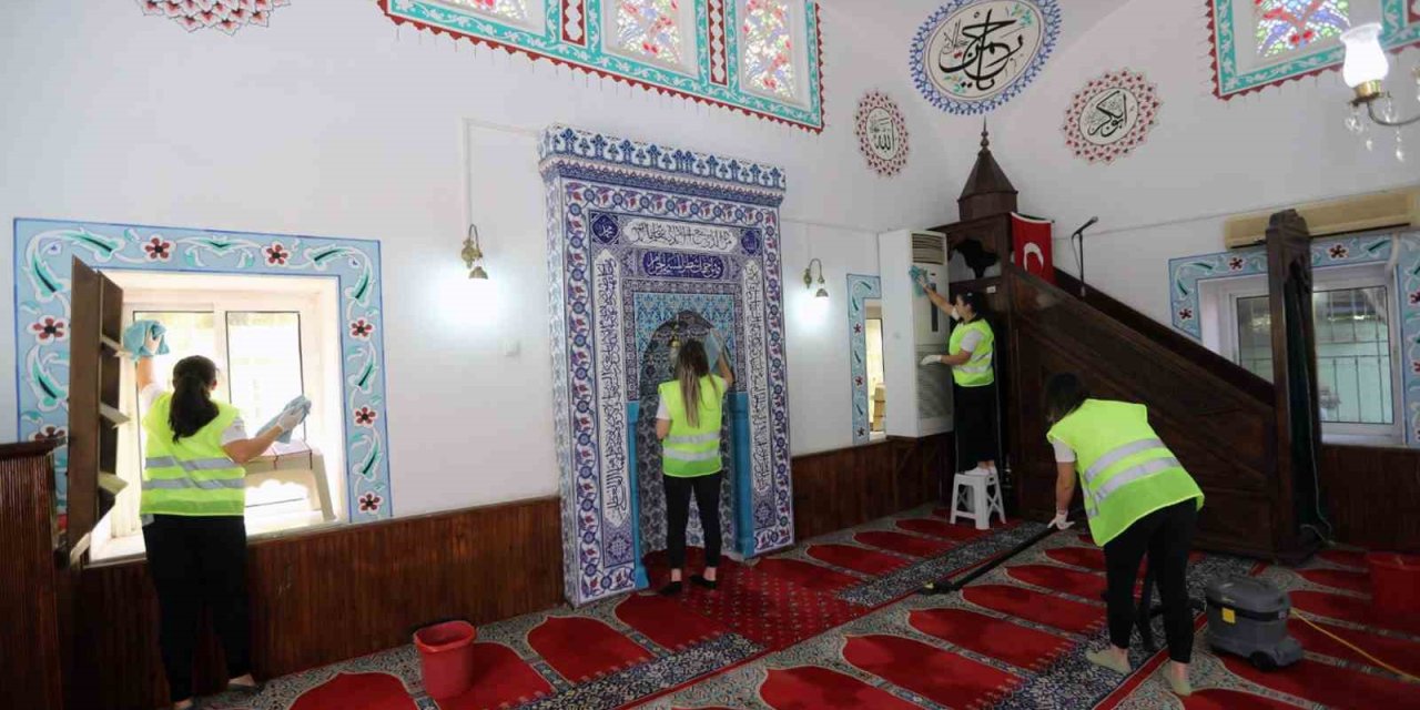 Büyükşehir Belediyesinden Camilerde Bayram temizliği
