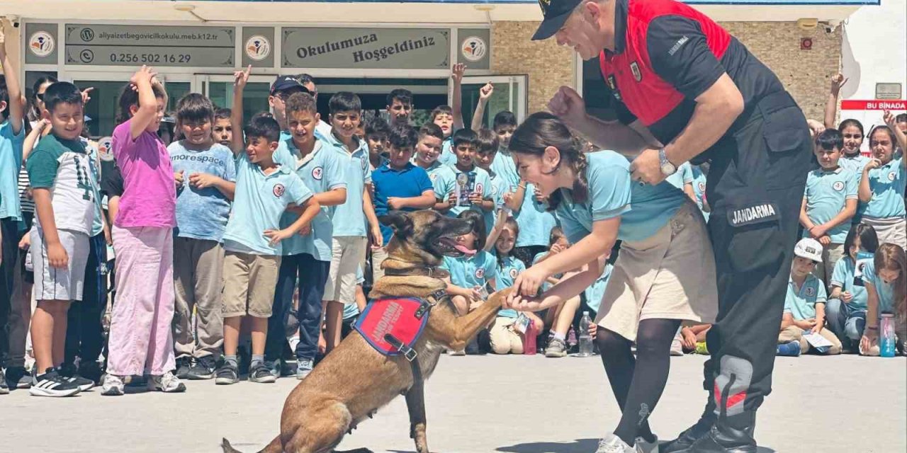 İlkokul öğrencilerine jandarma tanıtıldı