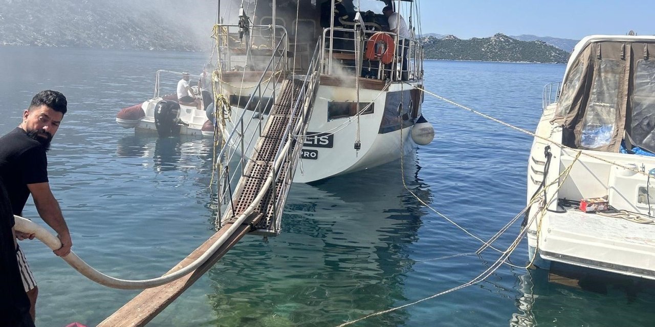 Marmaris’teki tekne yangını söndürüldü