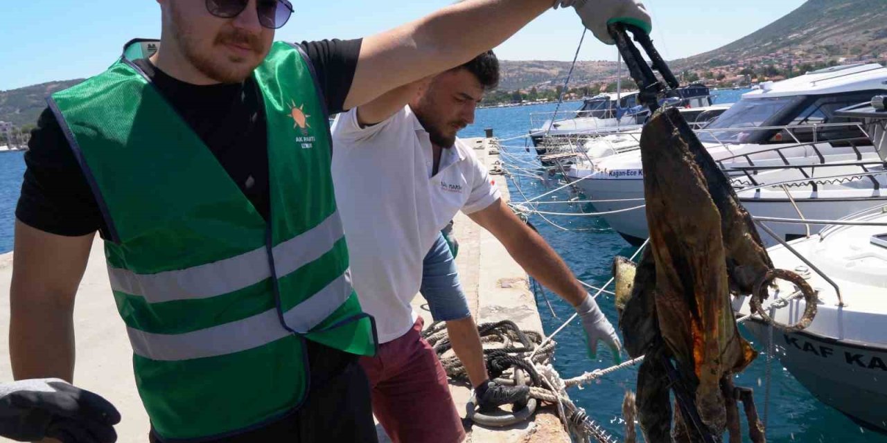 AK Parti İzmir’den Dünya Çevre Günü’nde denizde dip tarama temizliği