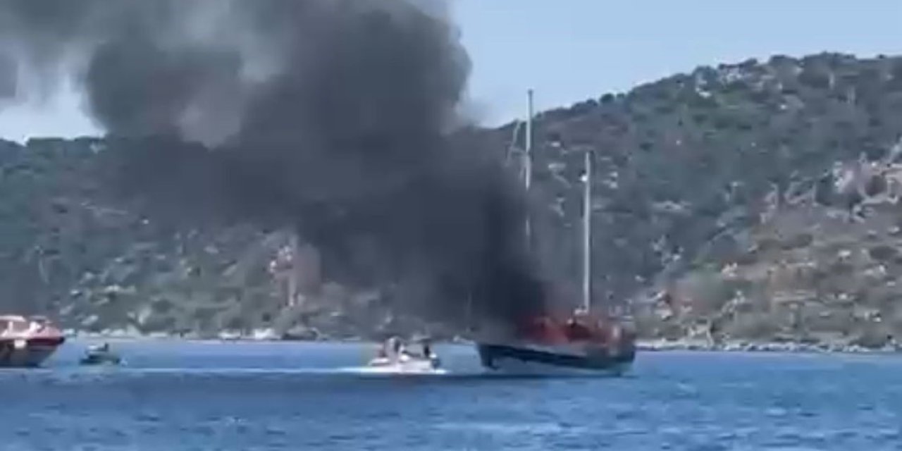 Bozburun’da teknede yangın: Açığa alınan tekne battı