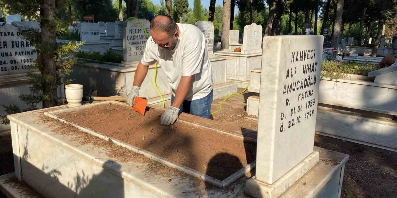 Sıcak hava, kabir ziyaretlerini de etkiledi