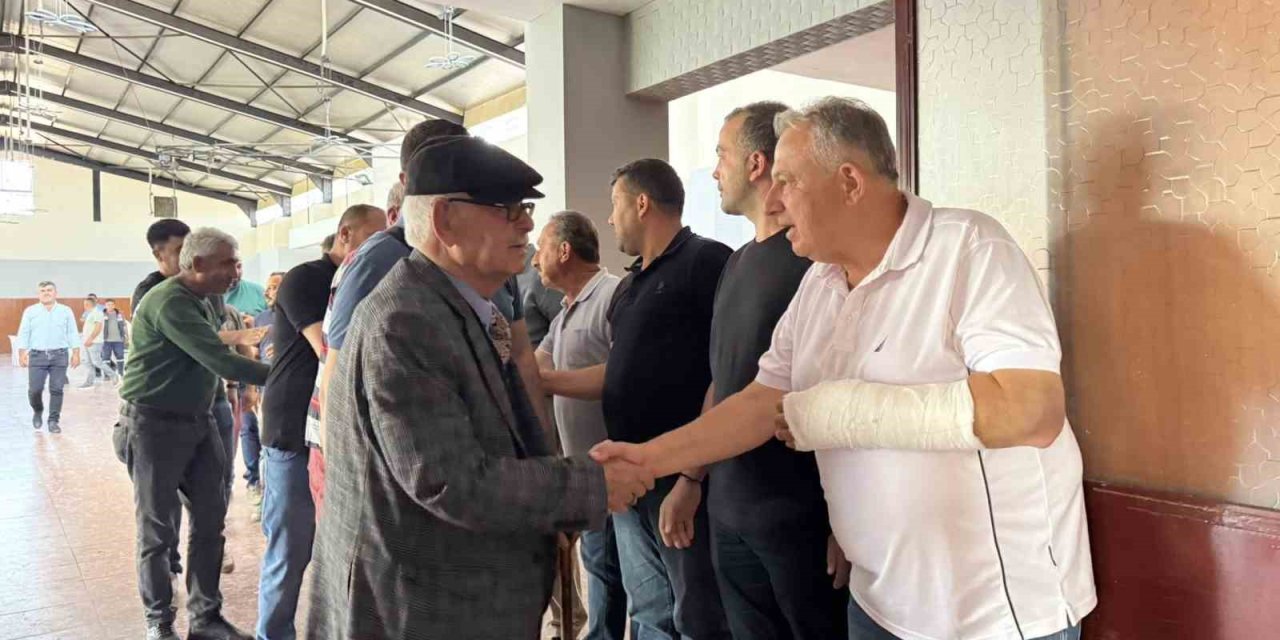 Karacasu bayramlaştı, vatandaşlar bir araya geldi