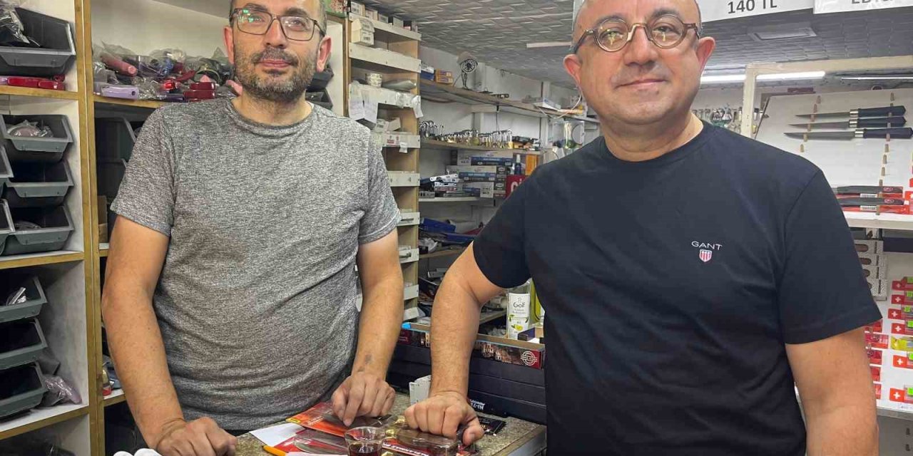 Görme engeline rağmen 25 yıldır bıçak biliyor