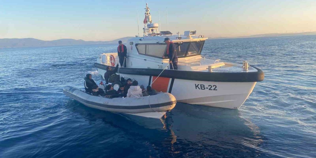 İzmir’de 47 göçmen karaya çıkartıldı, 2 göçmen kaçakçısı yakalandı