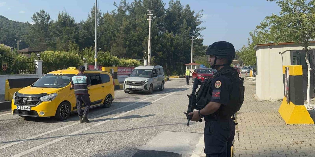 Marmaris ve Datça’ya 25 bin araç giriş yaptı
