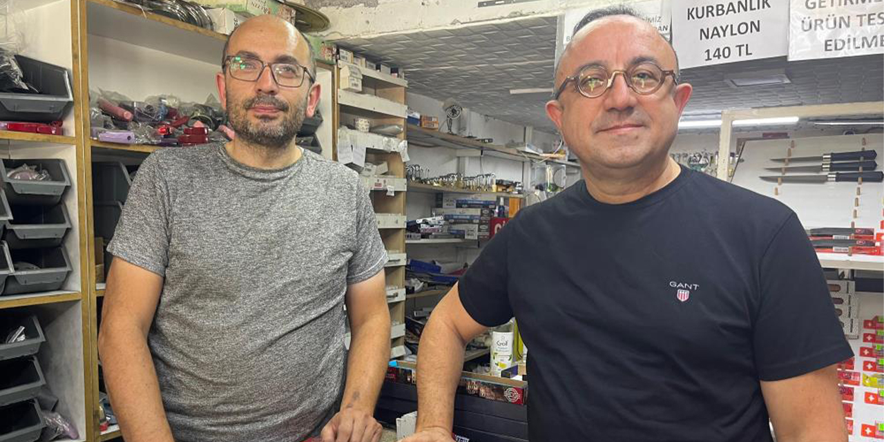 Görme engeline rağmen 25 yıldır bıçak biliyor