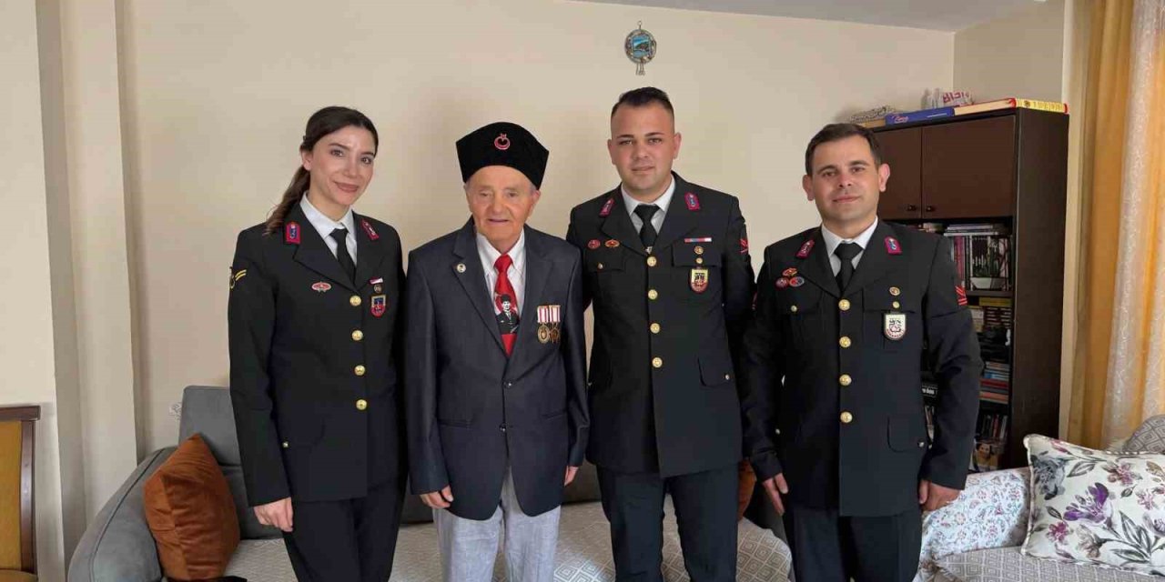 Aydın jandarması, bayramda şehit ailelerini ve gazileri unutmadı