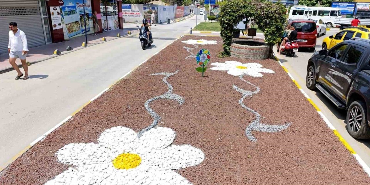Aydın Büyükşehir Belediyesi Kuşadası’nda çalışmalarını sürdürüyor