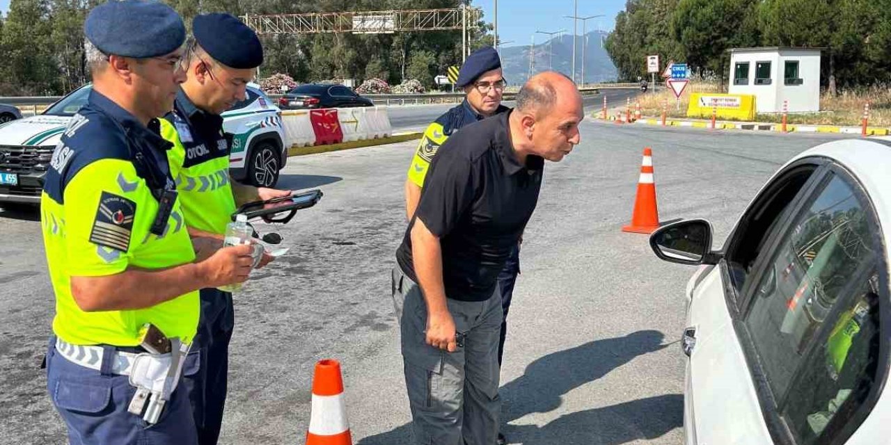 İl Jandarma Komutanı Aldemir, vatandaşların bayramını kutladı