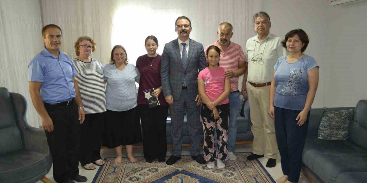 Kaymakam Ateş öğrencilerin evlerine misafir oldu