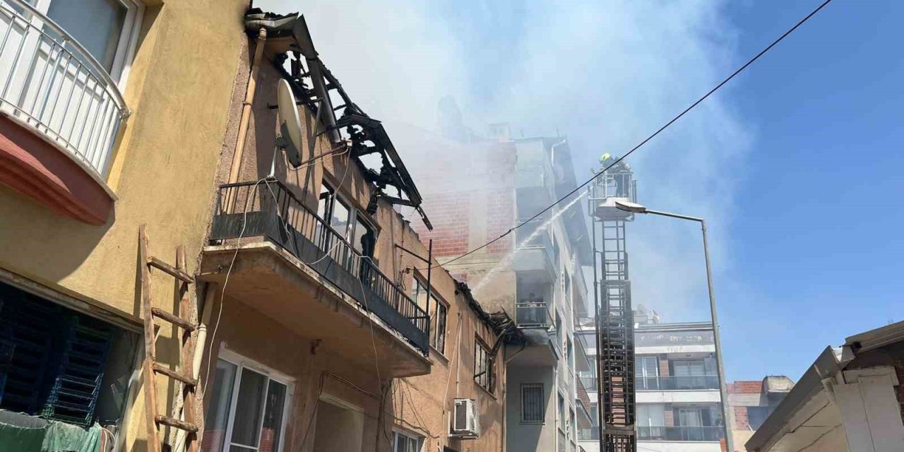 İki katlı ev alevlere teslim oldu
