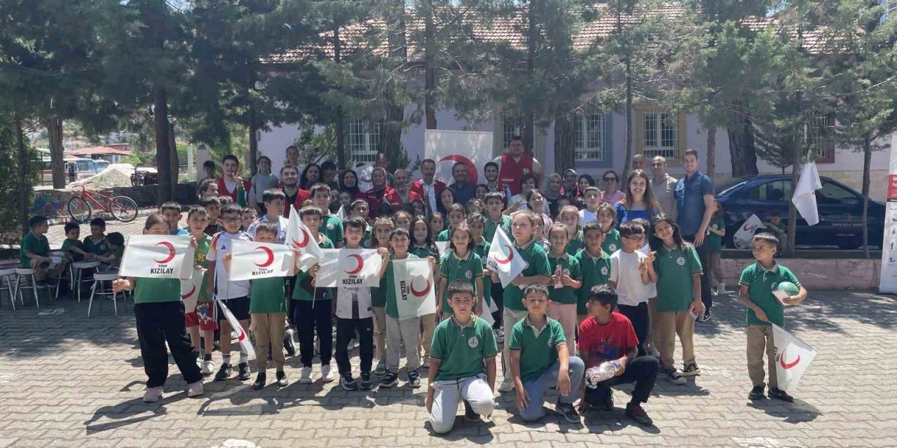 Baklan’da ‘Kalpten Kalbe Kızılay’ etkinliği hem eğitti hem de eğlendirdi