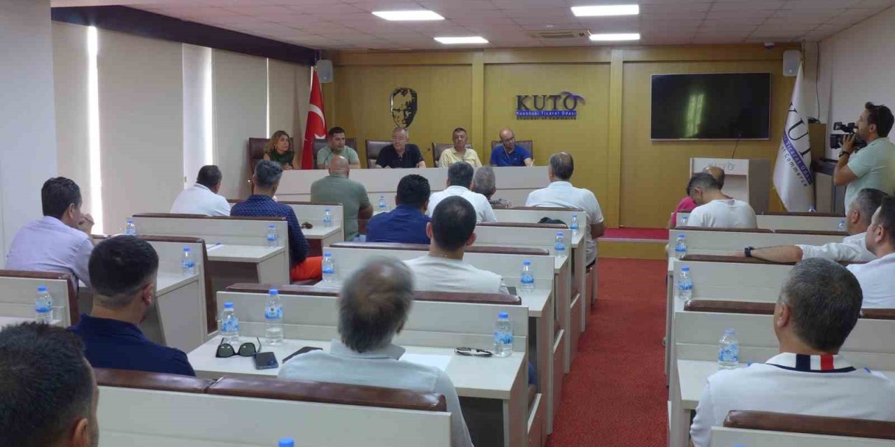 Kuşadası’nda seyahat acentaları ve esnaf temsilcileri bir araya geldi