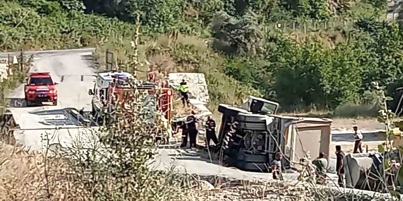 Köşk’te kum kamyonu devrildi: 1 yaralı