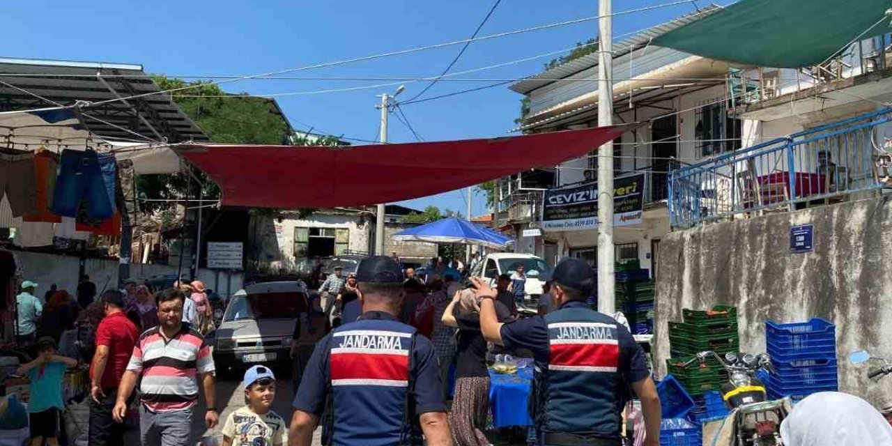 Jandarma pazaryerinde bilgilendirmede bulundu