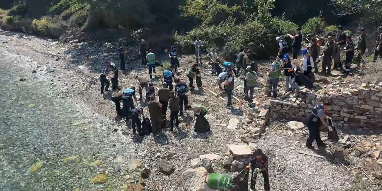 Milli Park’ta ziyarete kapalı koylar temizlendi