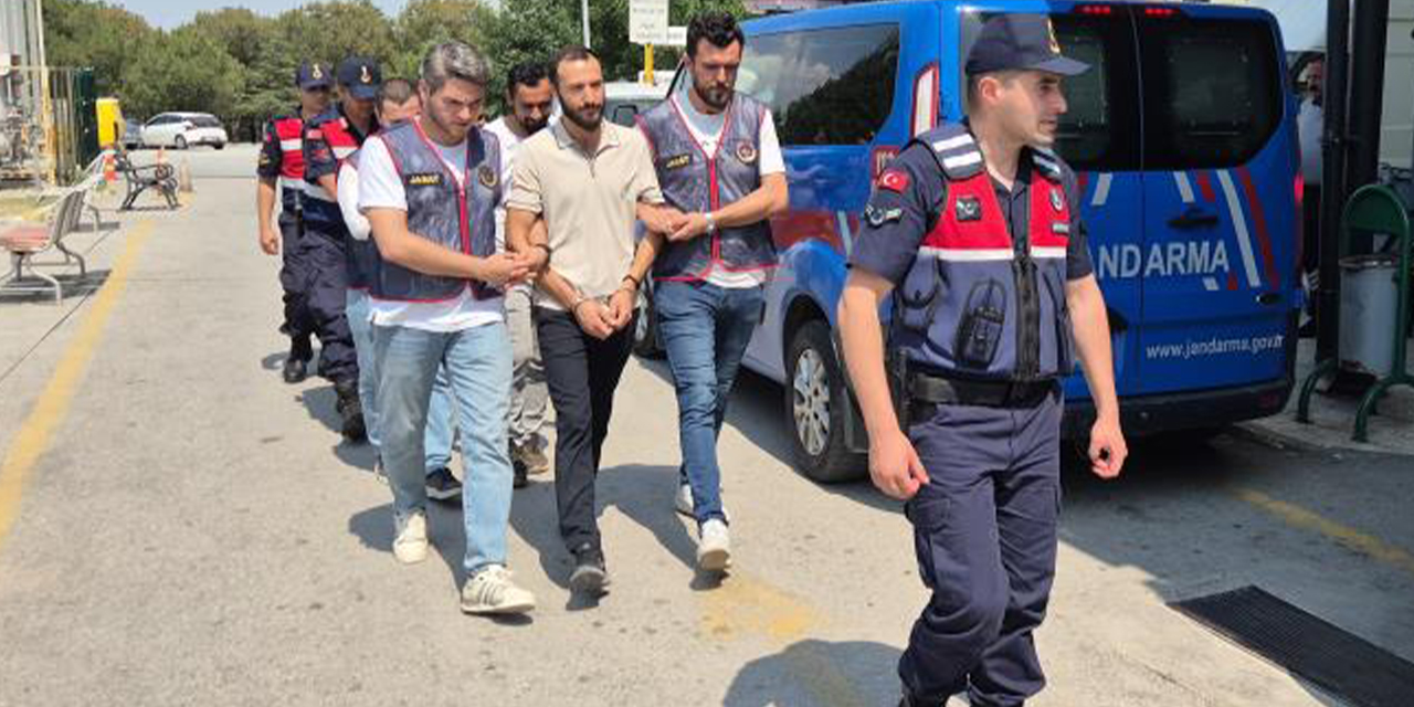İşyerini soyup, “Adresi biliyon” notuyla tehdit ettiler