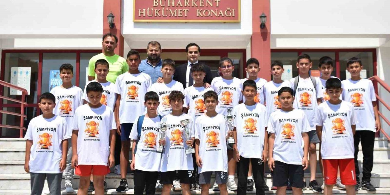 Buharkent’te U13 Takımı namağlup şampiyon oldu