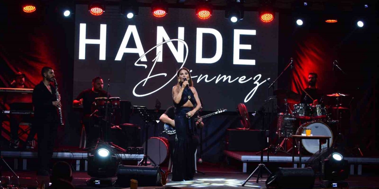 Müzik dünyasının sevilen ismi Bodrum’da hayranlarına unutulmaz bir gece yaşattı