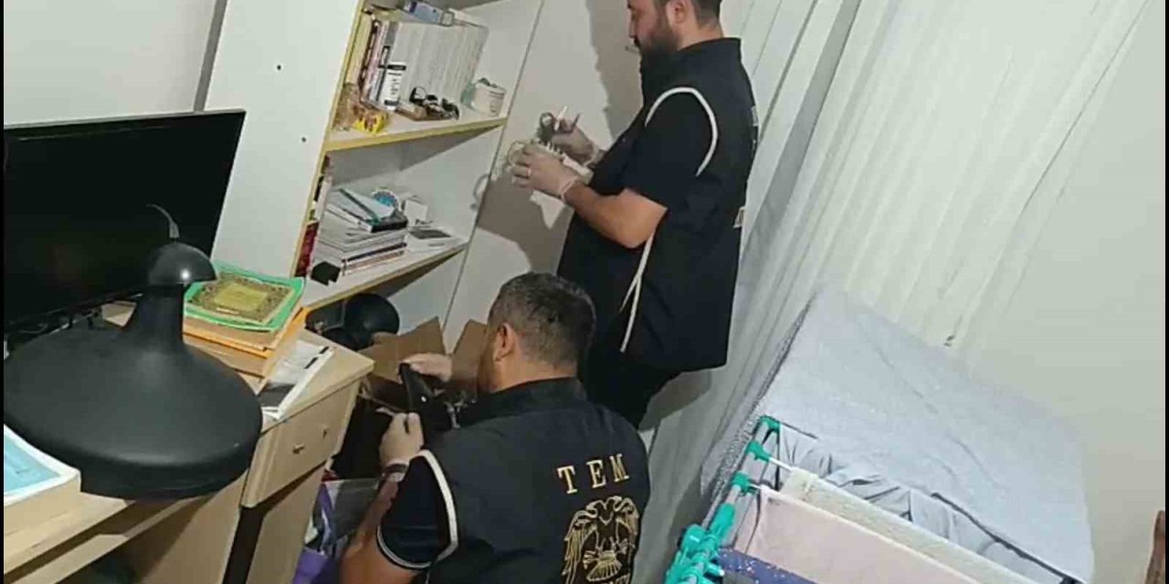 İzmir’de FETÖ/PDY’ye hücre evleri operasyonu: 40 gözaltı