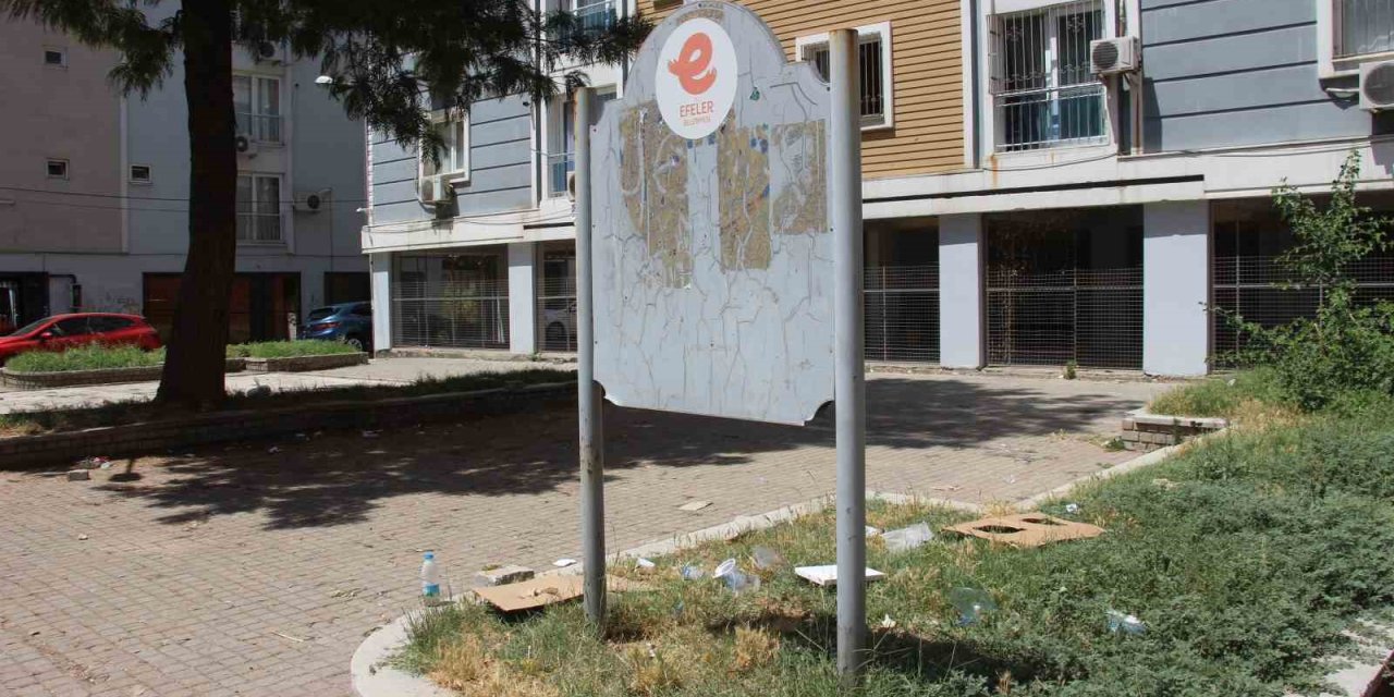 Efeler Belediyesi ilgilenmeyince, çocukların oynayacağı alan çöplüğe döndü
