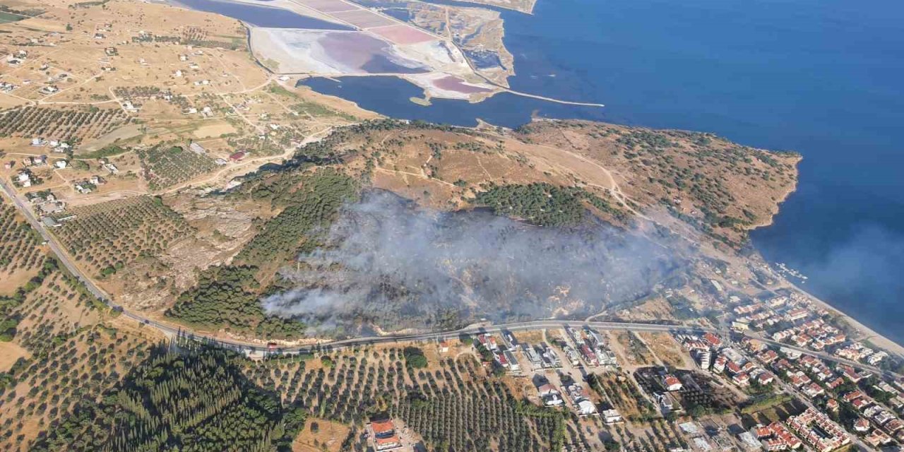 İzmir’de orman yangınına havadan ve karadan müdahale