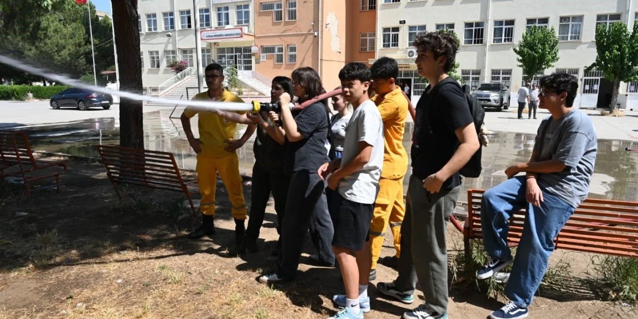 Aydın’da öğrencilere orman yangını eğitimi verildi