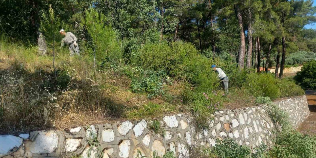 Karacasu Belediyesi’nden Dedebağ’da temizlik çalışması