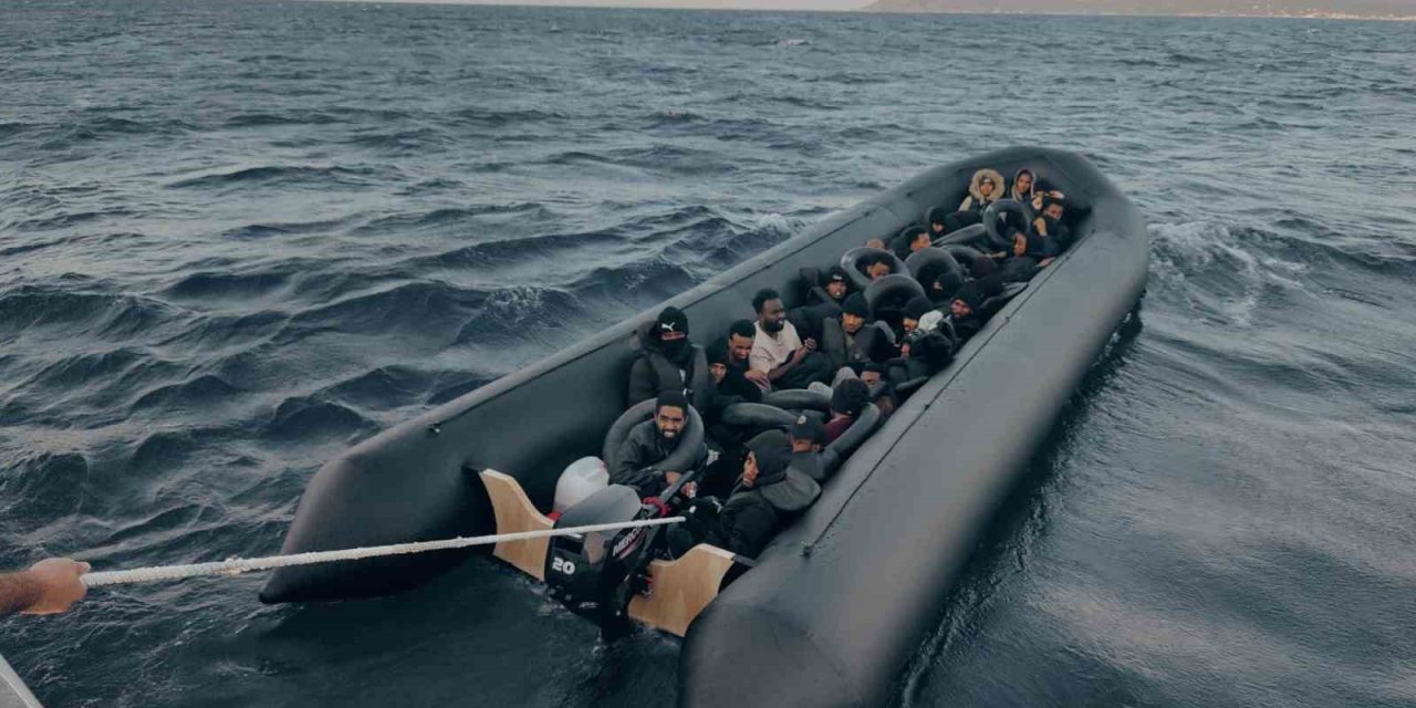 Denizde mahsur kaldılar, göçmenleri Sahil Güvenlik kurtardı