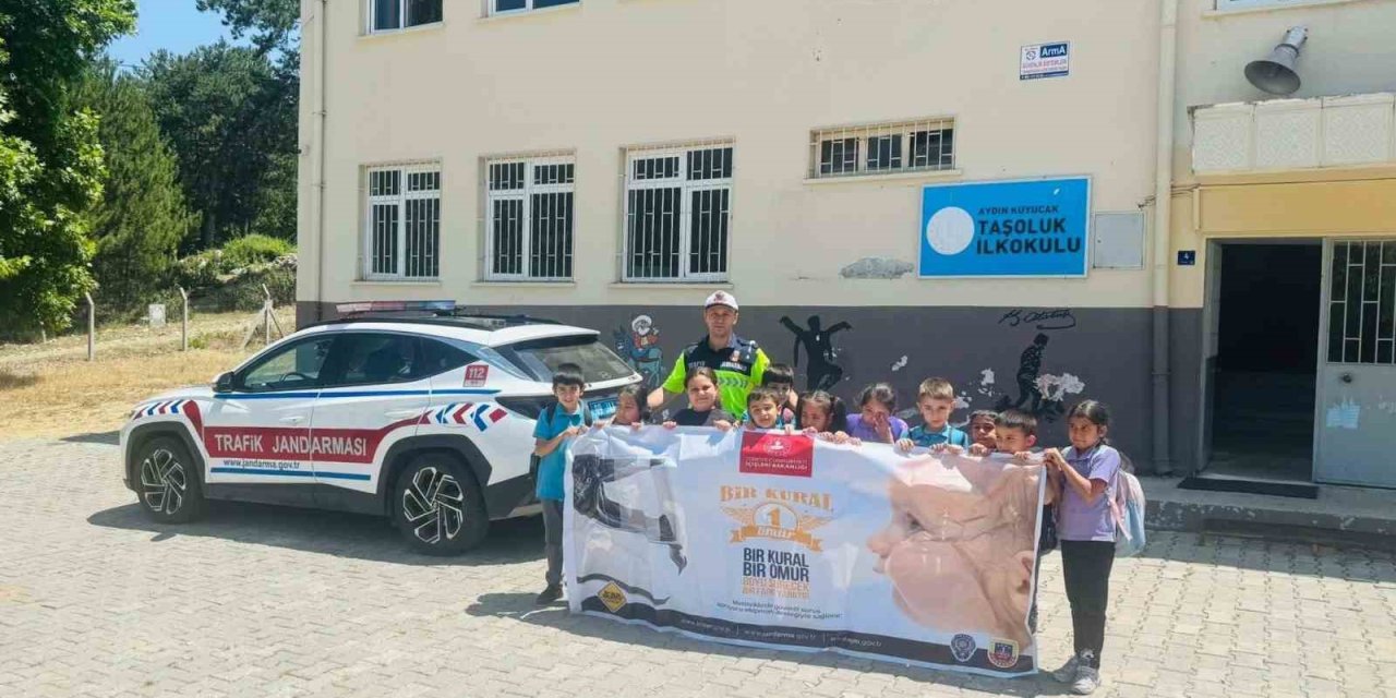 Öğrencilere trafik kuralları anlatıldı