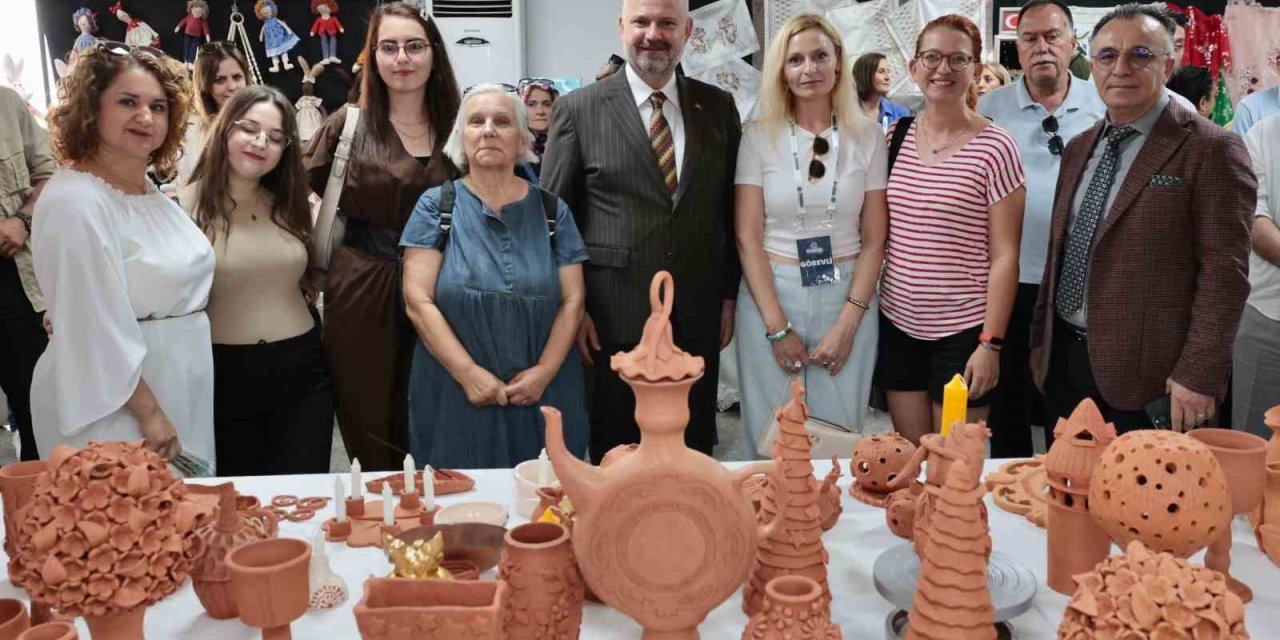 Menemen’de, kültür sanat kursları yıl sonu sergisi