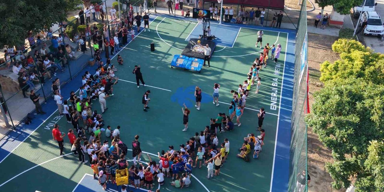 Başkan Zencirci gençlere sözünü tuttu, basket sahasını açtı