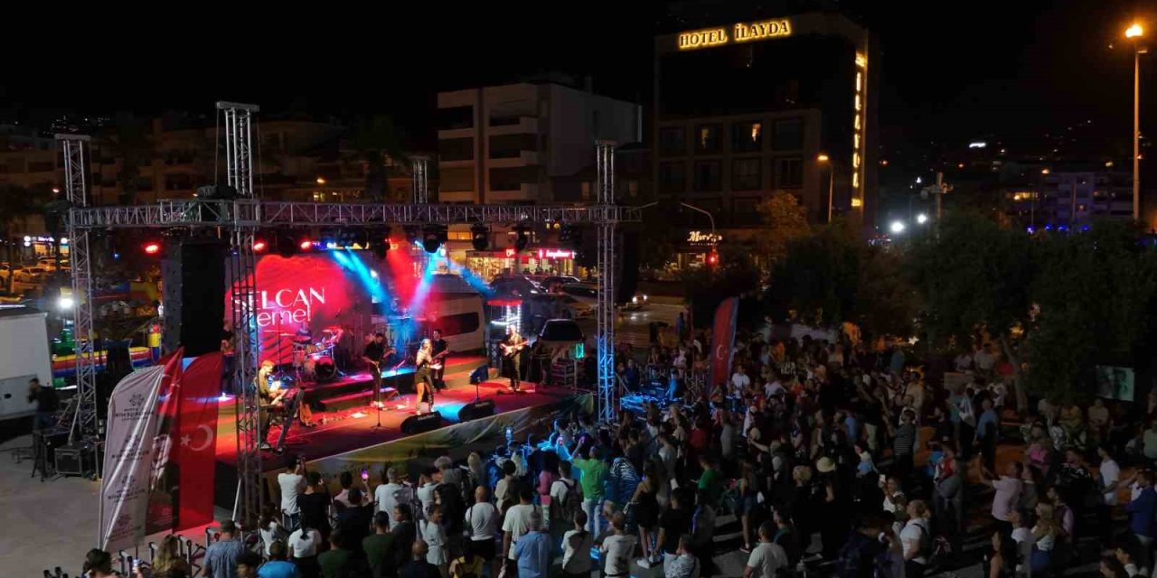 Aydın Büyükşehir Belediyesi Yaz Konserleri Kuşadası’nda devam etti