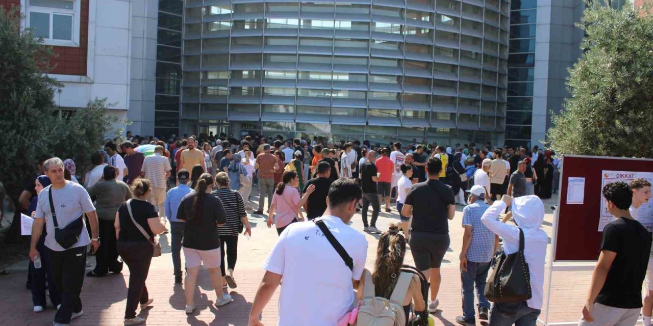 YKS maratonunda manzara değişmedi, geç kalanlar sınava alınmadı