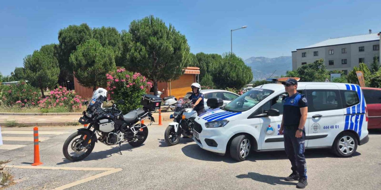 Muğla’da sınava dakikalar kala zabıta ekiplerinden adaylara destek