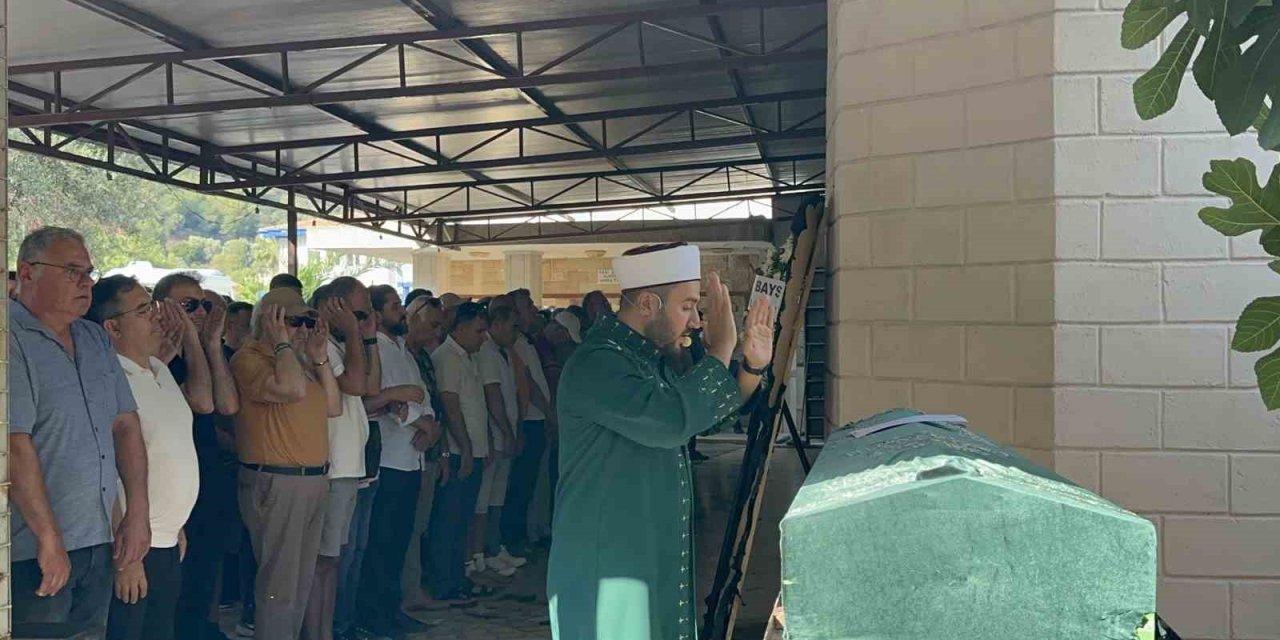 Marmaris’in Kültür sanat temsilcisi Altınöz sevenleri tarafından toprağa verildi