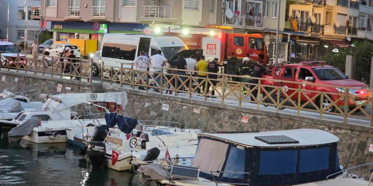 Marmaris’te minibüs yandı, can kaybı ve yaralı yok