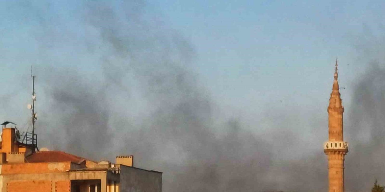 Kentin zirve noktasından yükselen kara dumanlar panikletti